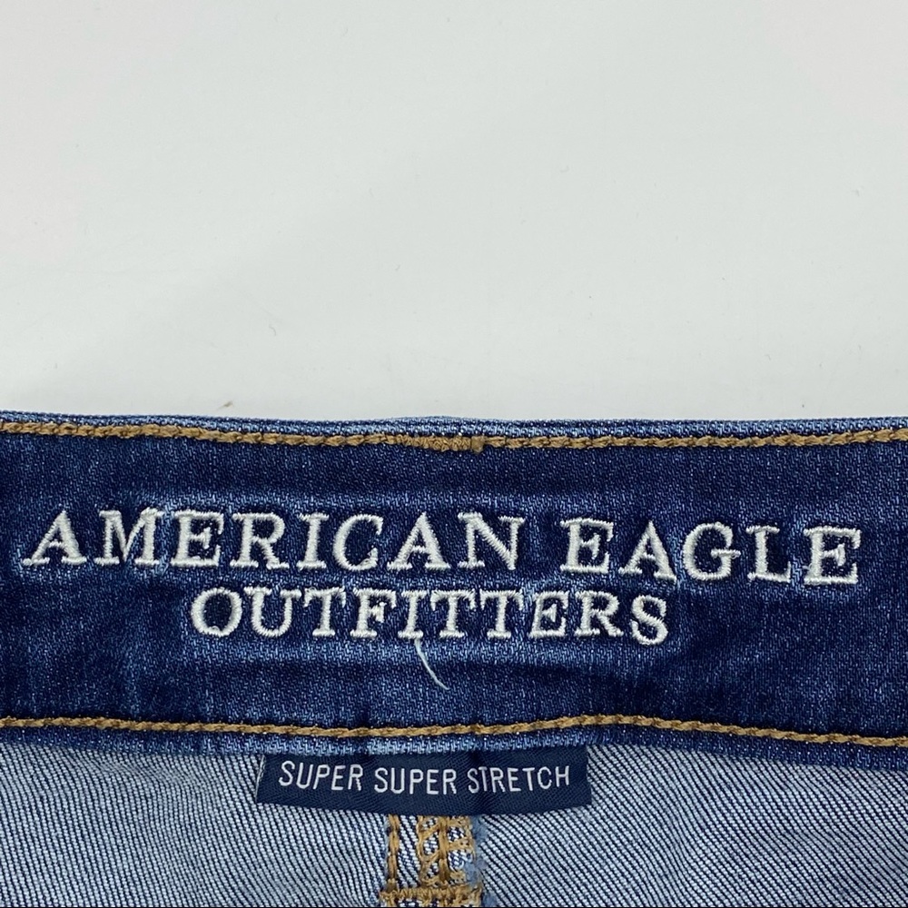 AEO Midi Super Super Stretch Denim X Cafe Cut Off Raw Hem Low Rise Shorts Size 4 - Picture 3 of 5